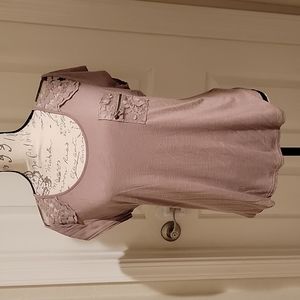 In Excellent condition super cute top